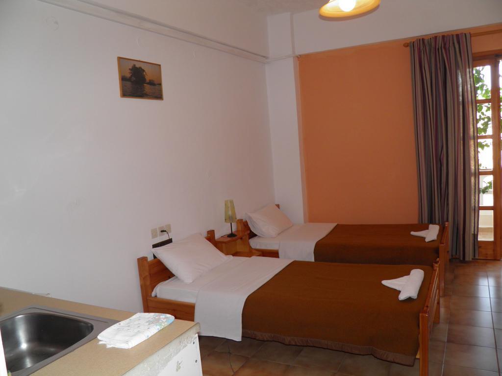 Galaxias Studios Kalamaki  Room photo